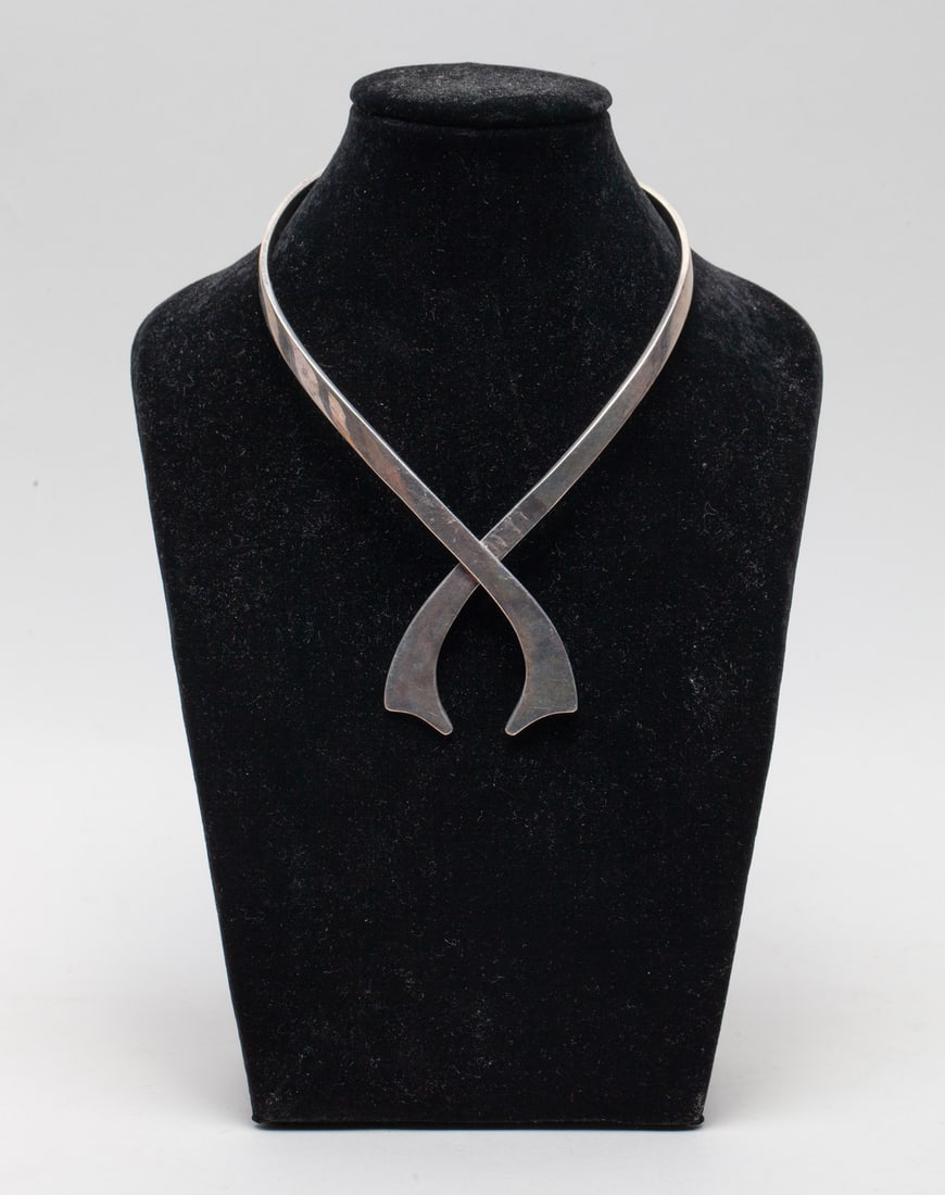 Large Texico Sterling Silver Necklace: Collectible Texico sterling silver choker necklace, marked TEXICO 925. Approx. 85 gram.