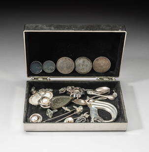 Chinese Silver Coins & Vintage Silver Jewelry: Collection of silver earrings, cufflinks, brooches, spoons, silver coins and Chinese Fengshui coins, with box. Approx. 165 gram (total weight w/o box).