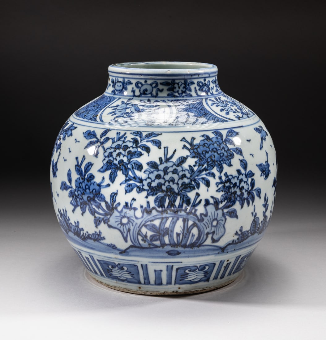 Large Chinese Export Porcelain Jar (1 of 15)
