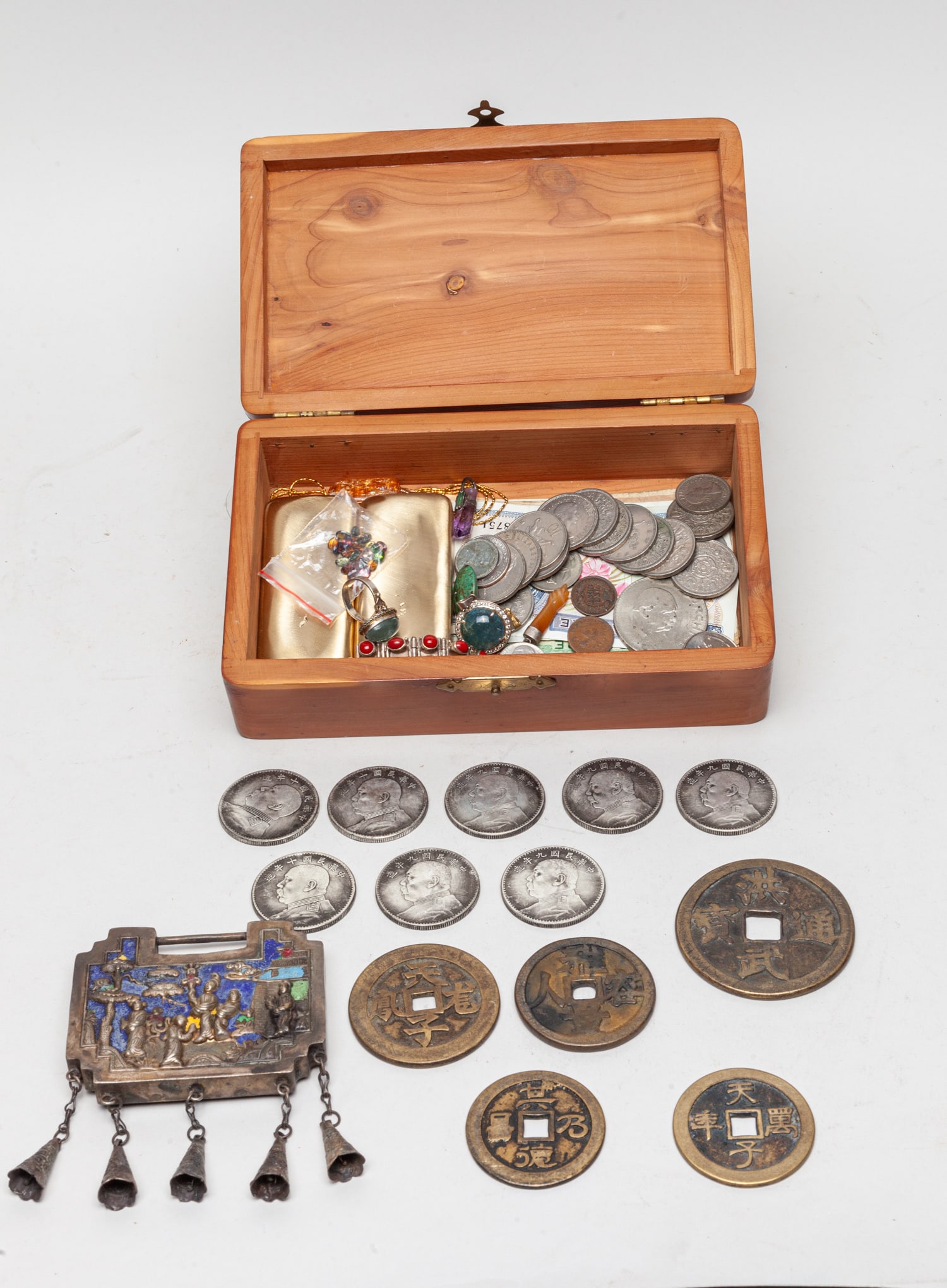 Silver, Gemstone & Chinese Decors (1 of 9)