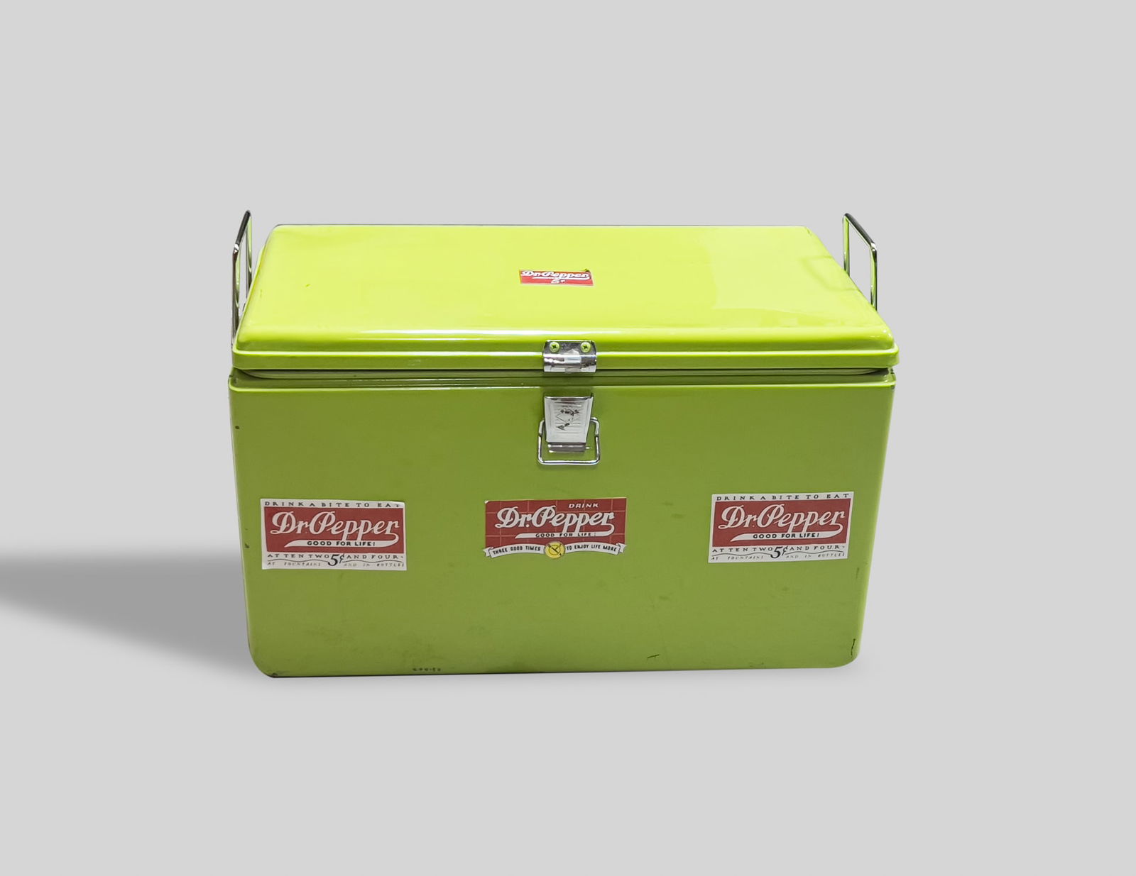 Estate Vintage Cooler & 7 Up Bottles (1 of 9)