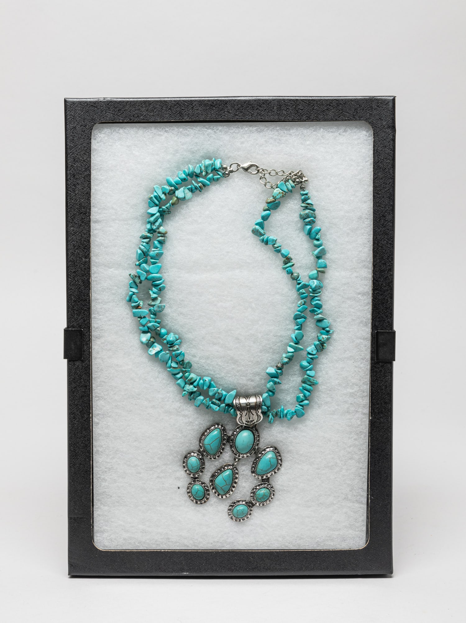 American Indian Type Turquoise Like Necklace (1 of 8)