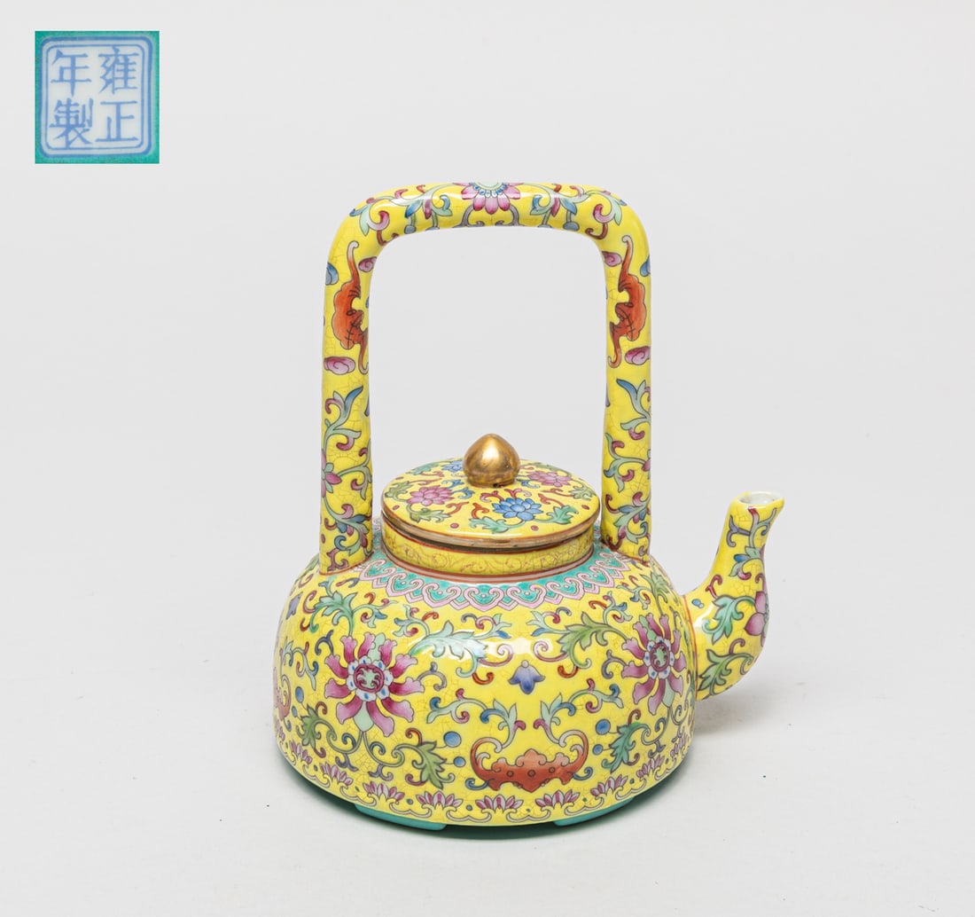 Chinese Export Porcelain Tea Pot (1 of 10)