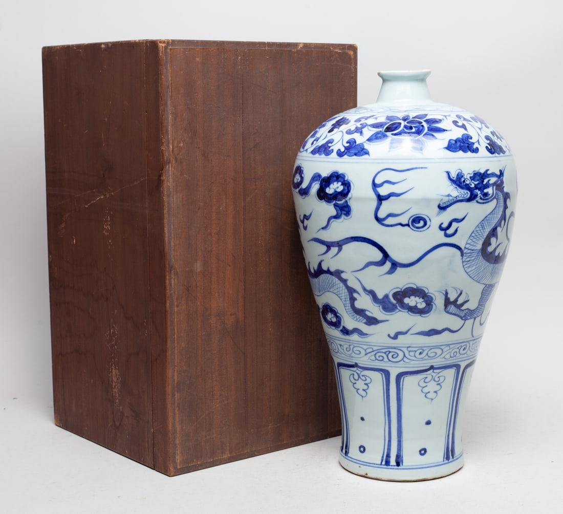 Large Chinese Export Porcelain Vase (1 of 11)