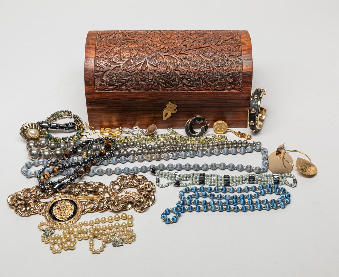 Set High Quality Costume Jewelry: Collection of costume necklaces, bangles, earrings and a pin, with a wood carved box. Approx. 10-5-5.2 inch (box size).