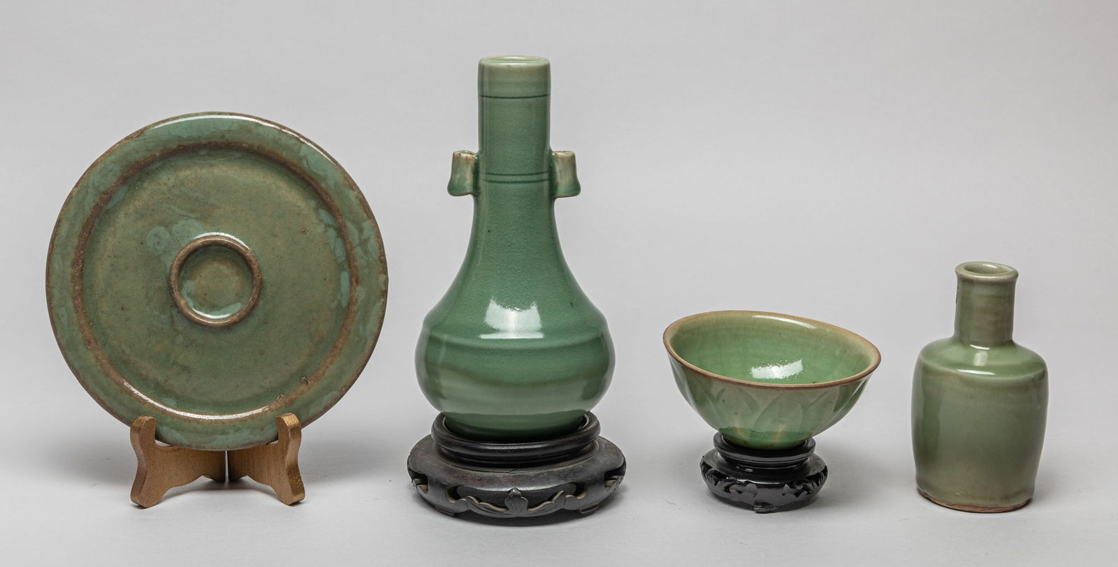 Set Chinese Longquan Porcelain Wares (1 of 11)