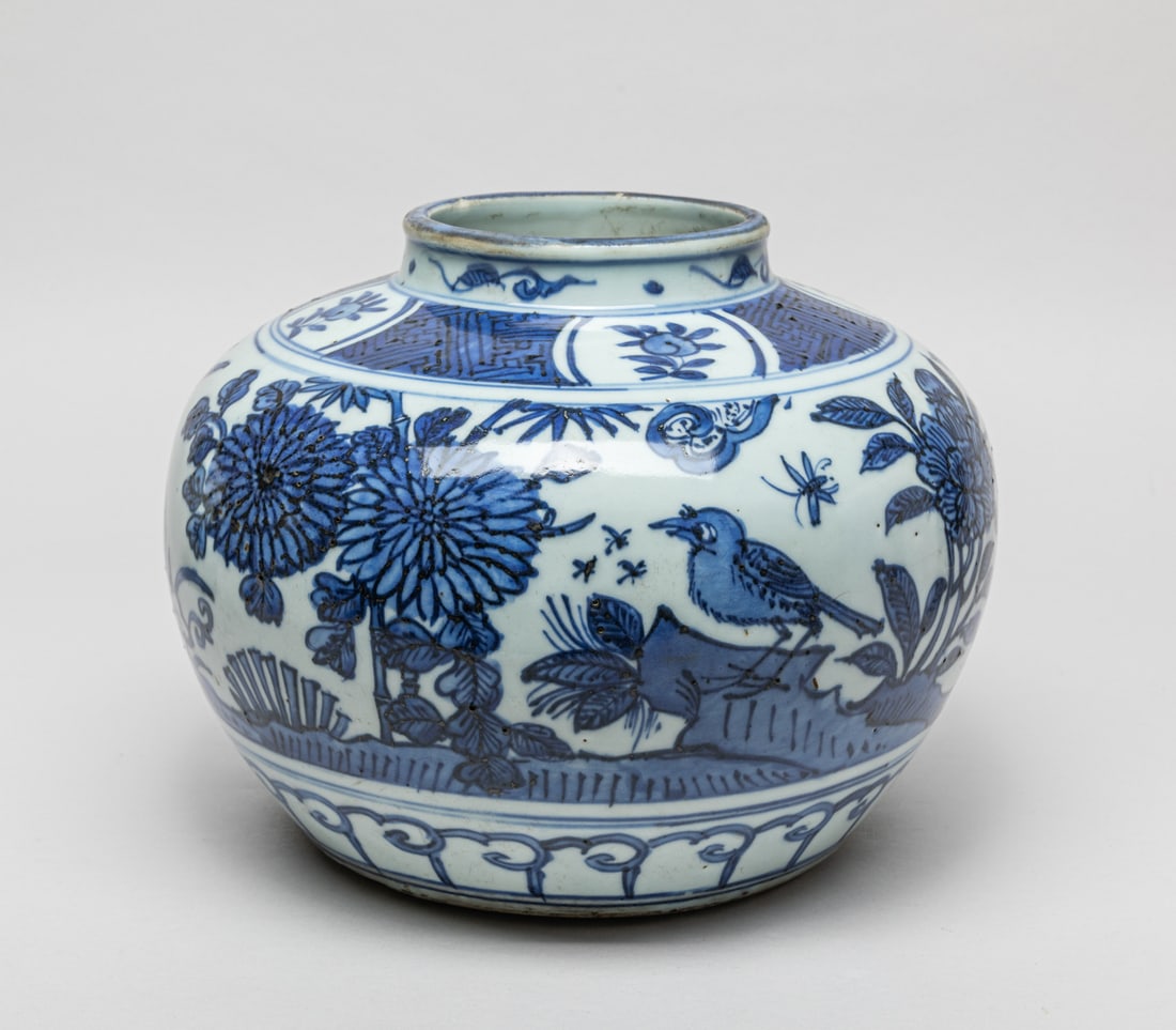Large Chinese Export Porcelain Jar (1 of 12)