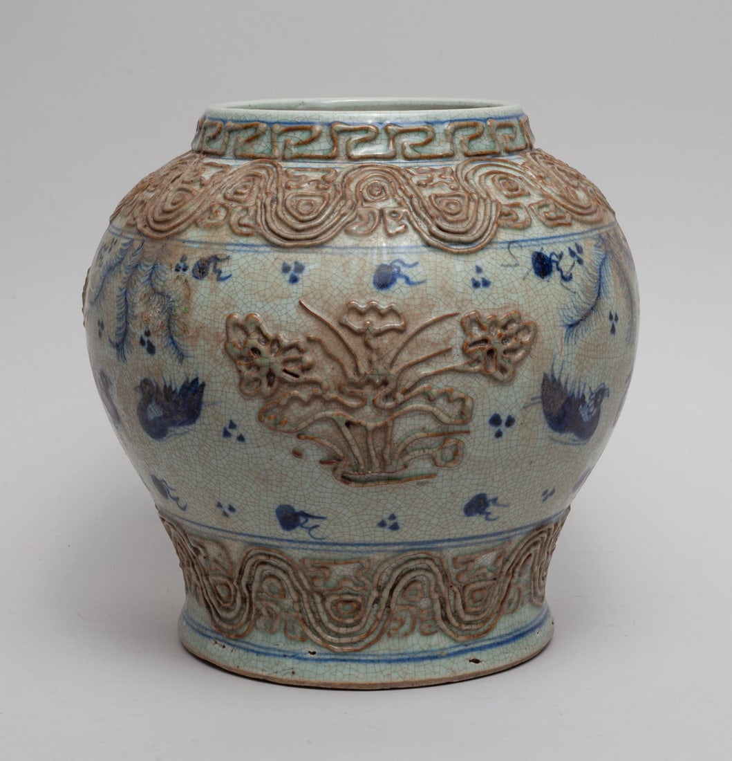 Chinese Export Porcelain Large Jar (1 of 9)