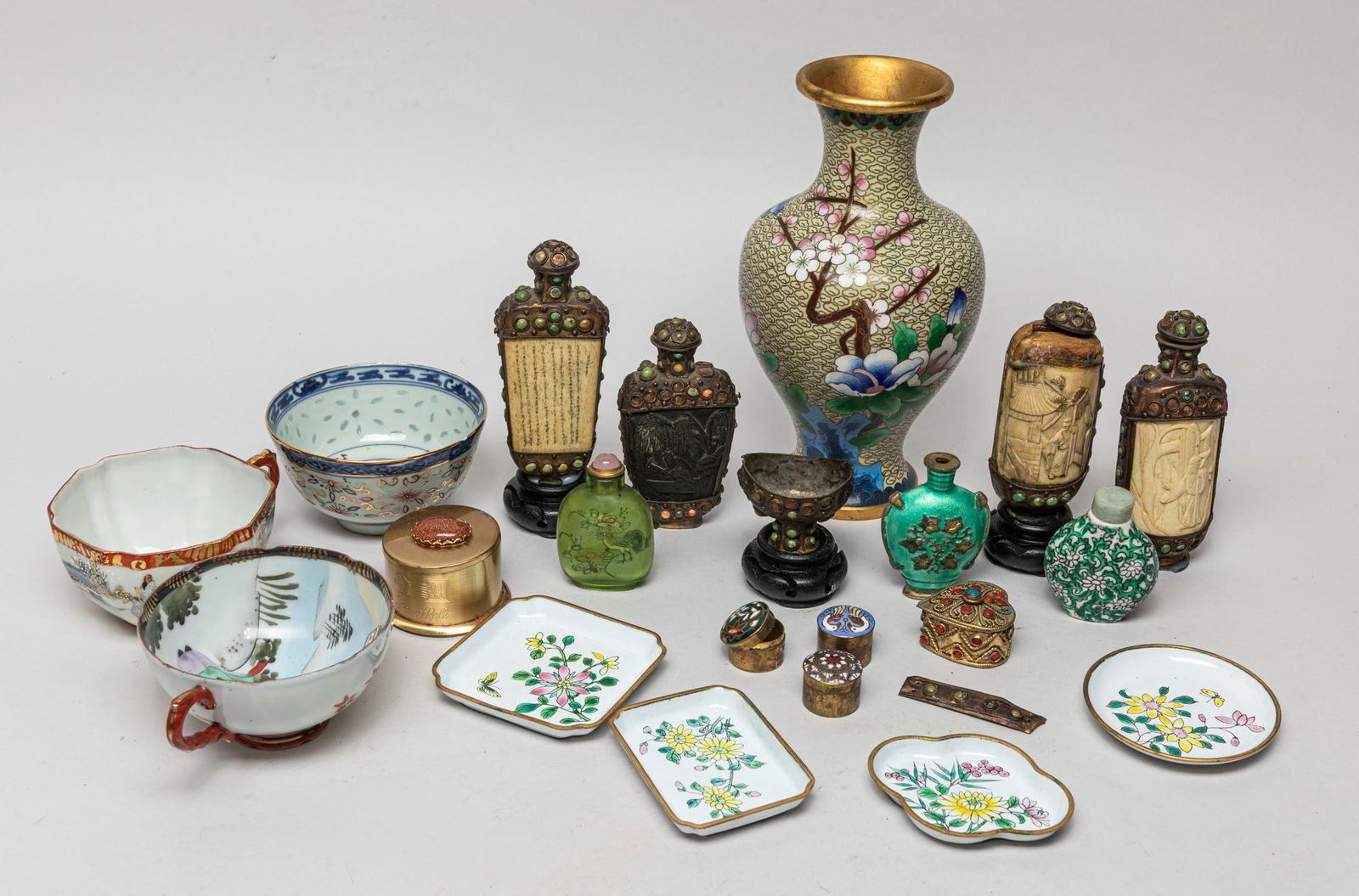 Chinese Vase, Bottles & Decor Pieces (1 of 17)