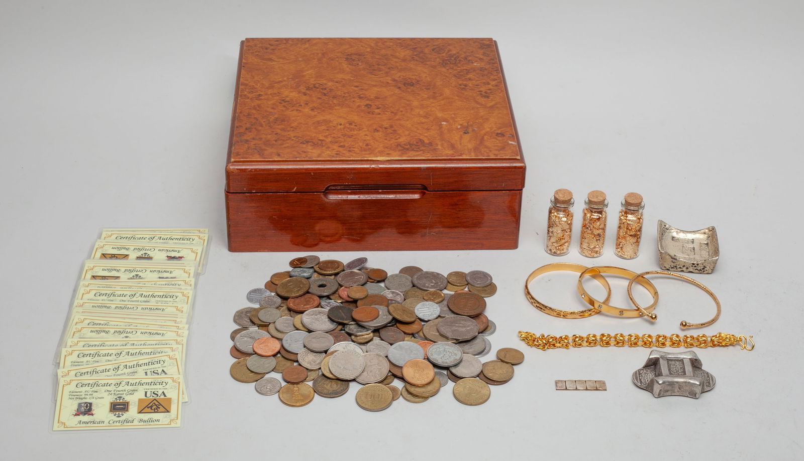 Estate World Coins, Jewelry & Decors (1 of 15)