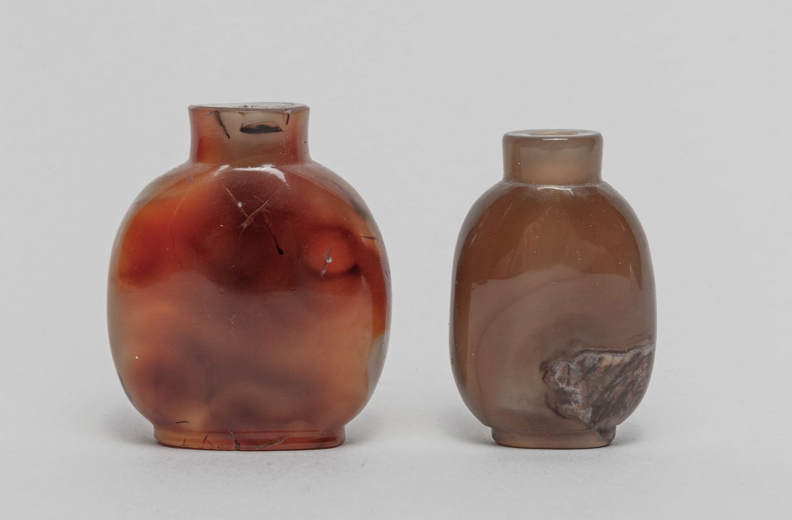 Two Chinese Cameo Agate Snuff Bottles (1 of 10)