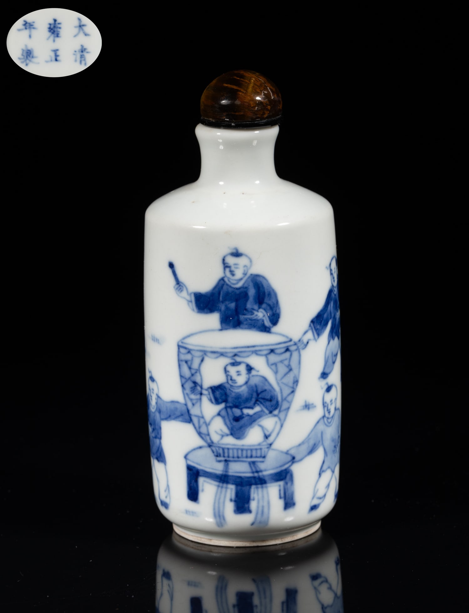 Large Chinese Blue & White Porcelain Snuff Bottle (1 of 11)