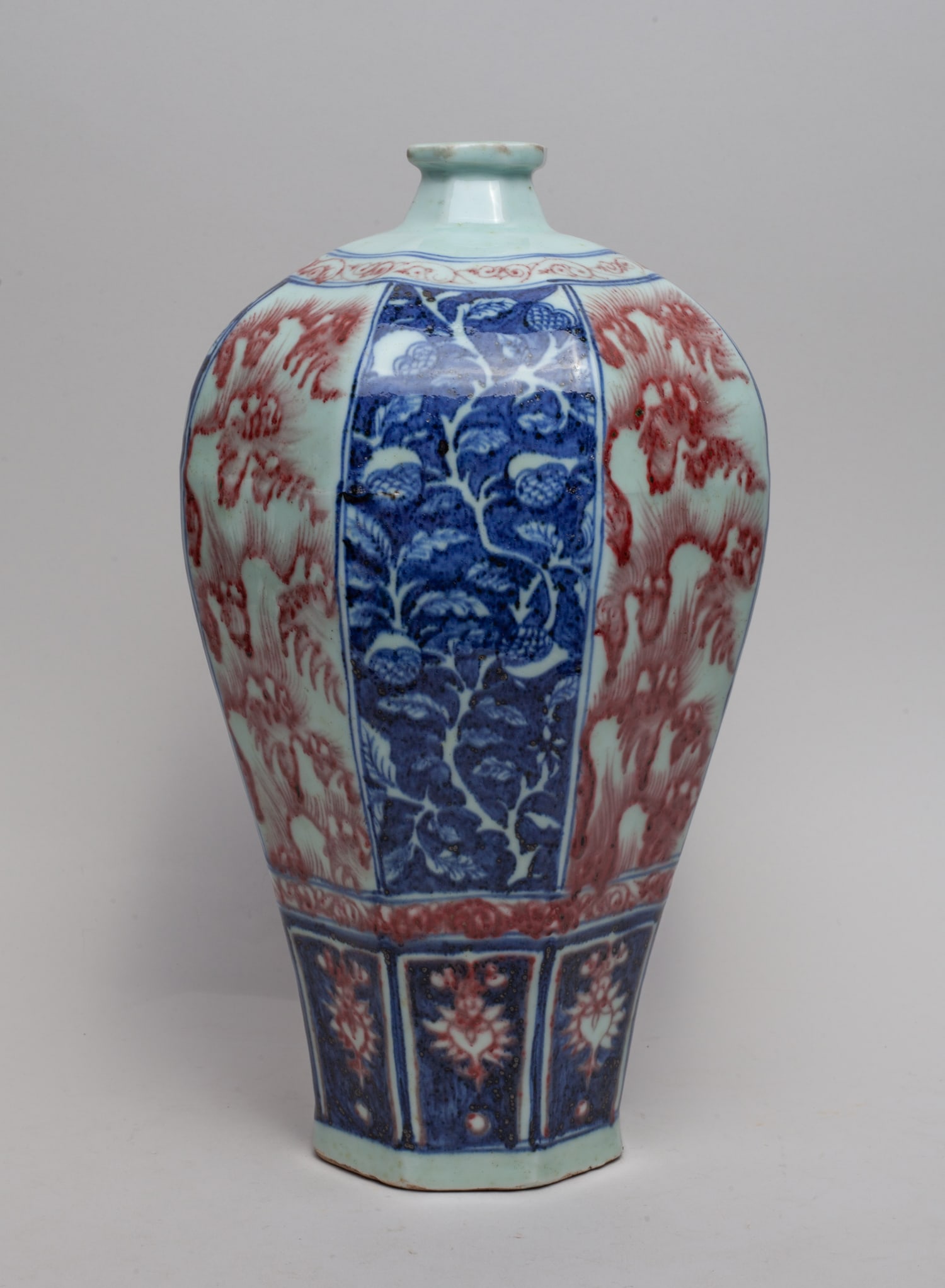 Chinese Export Porcelain Decor Vase (1 of 12)