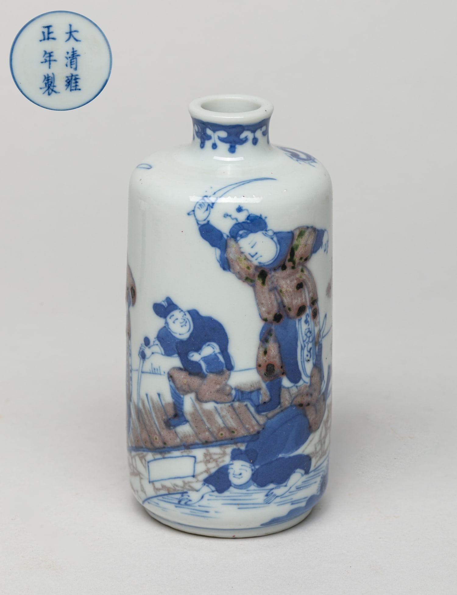 Large Chinese Porcelain Snuff Bottle (1 of 11)