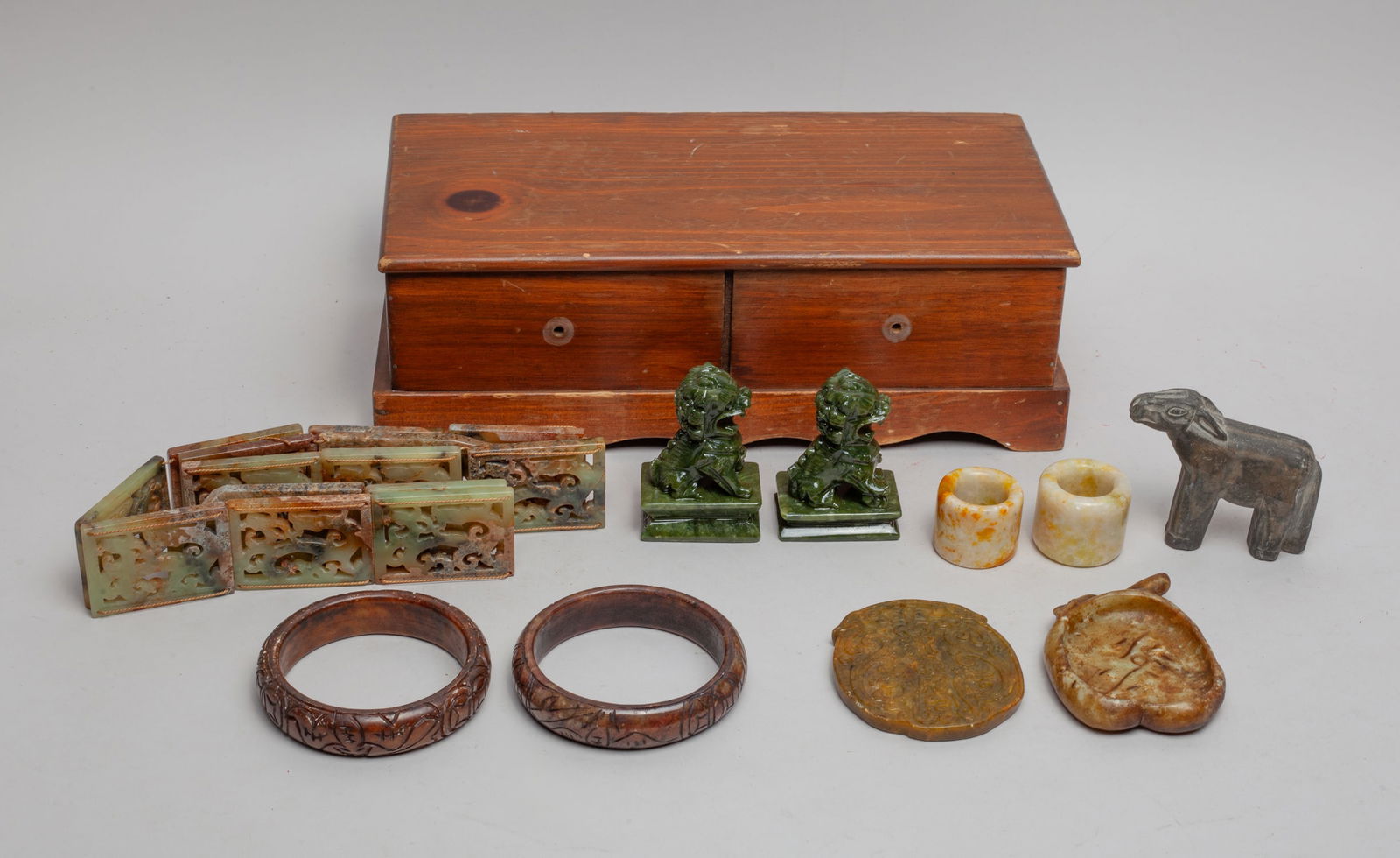 Estate Chinese Jade Belt & Decors (1 of 13)