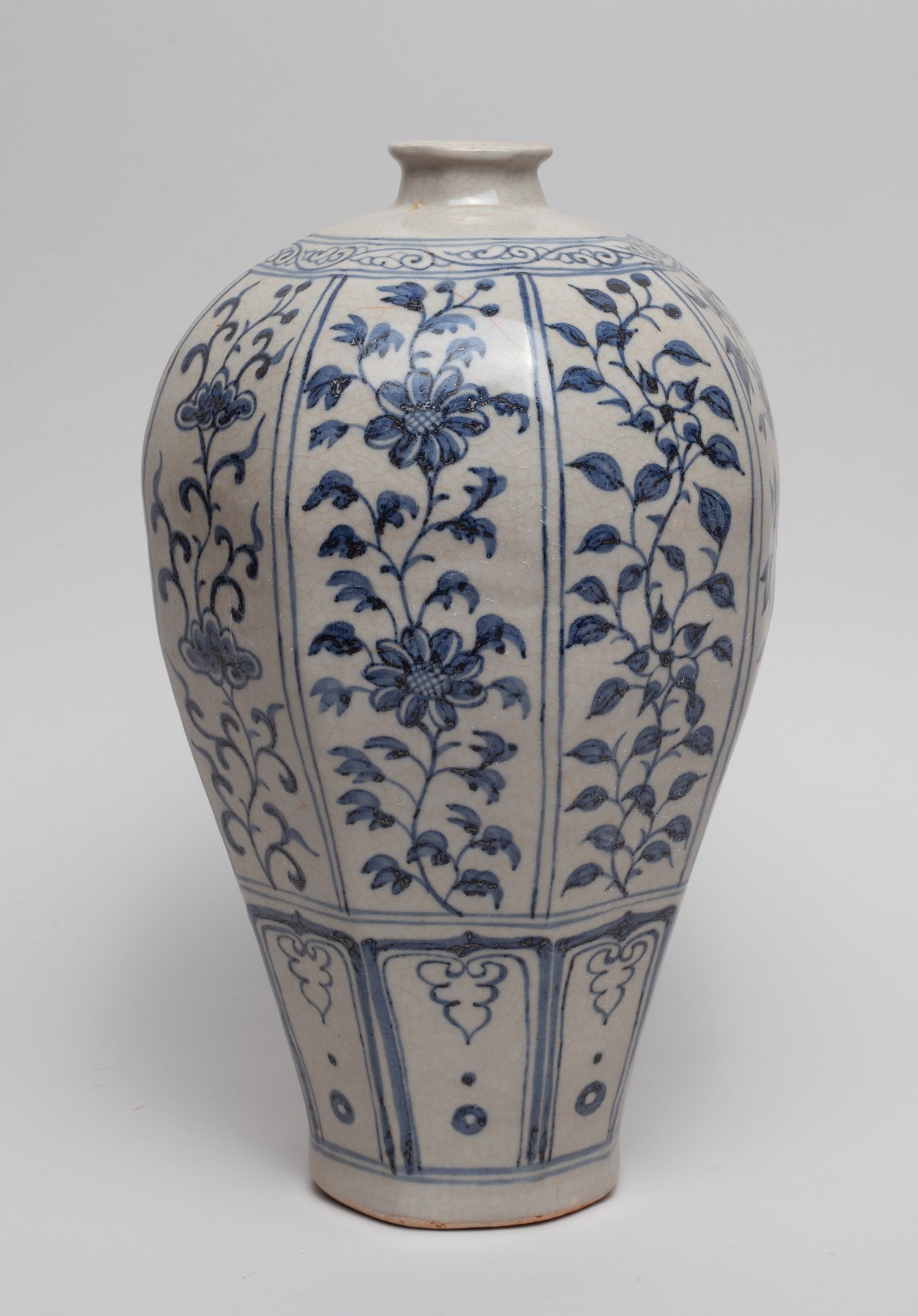 Chinese Shipwreck Porcelain Vase (1 of 10)