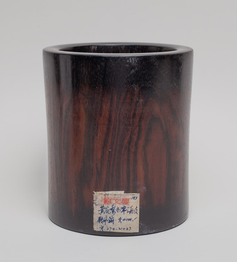 Chinese Wood Carved Brush Pot: Collectible Chinese wood carved brush pot, of cylindrical form. Approx. 7-6.1 inch.