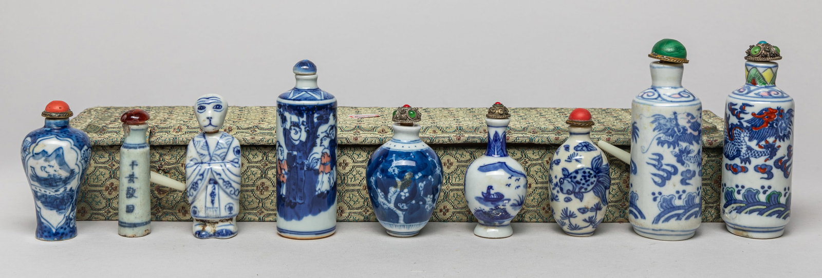 Estate Chinese Blue & White Porcelain Snuff Bottle (1 of 14)
