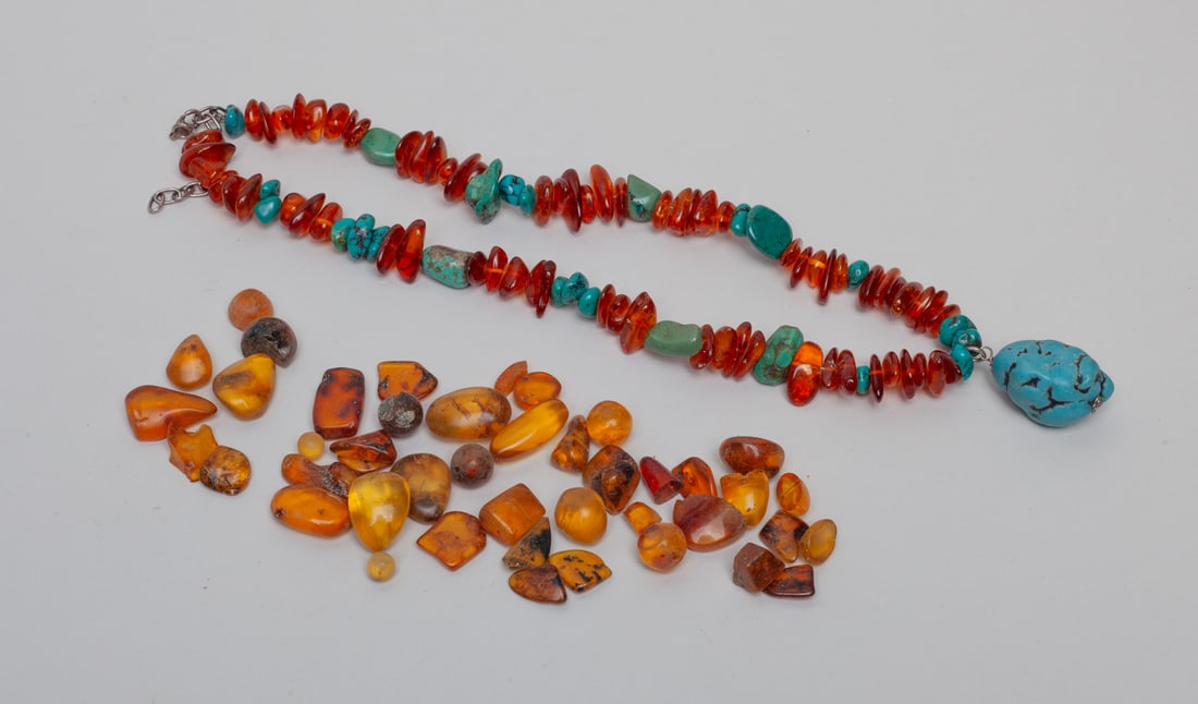 Collectible Nature Amber Nuggets & Necklace (1 of 13)
