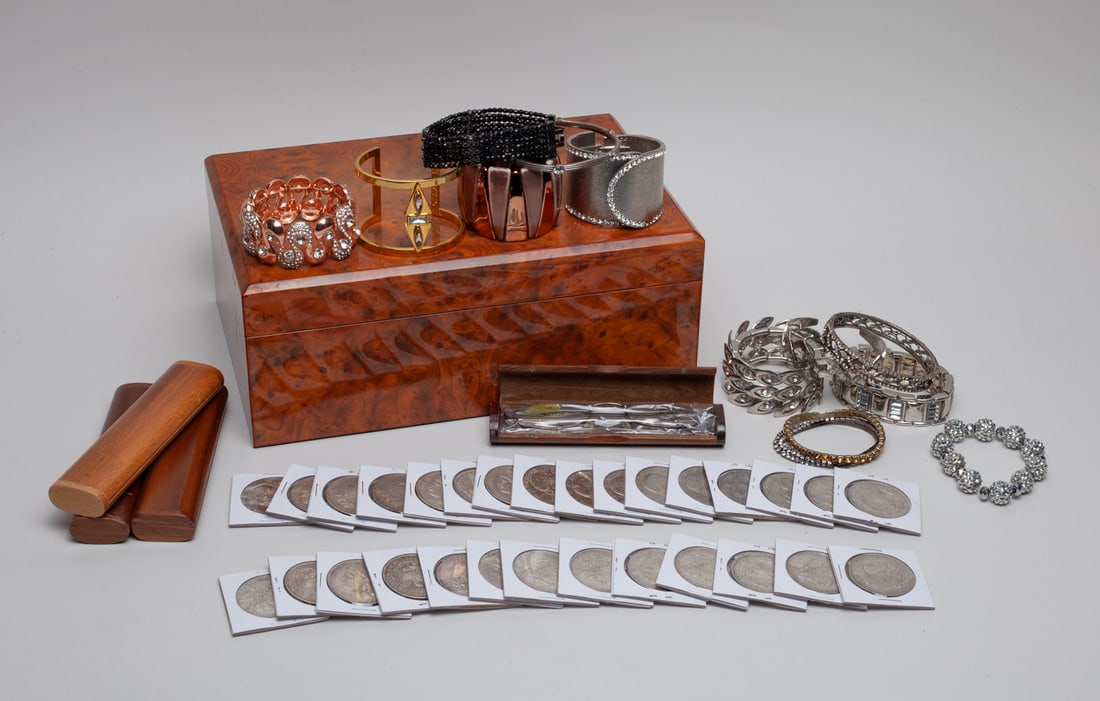 Estate Costume Jewelry & Commemorative Coins (1 of 11)