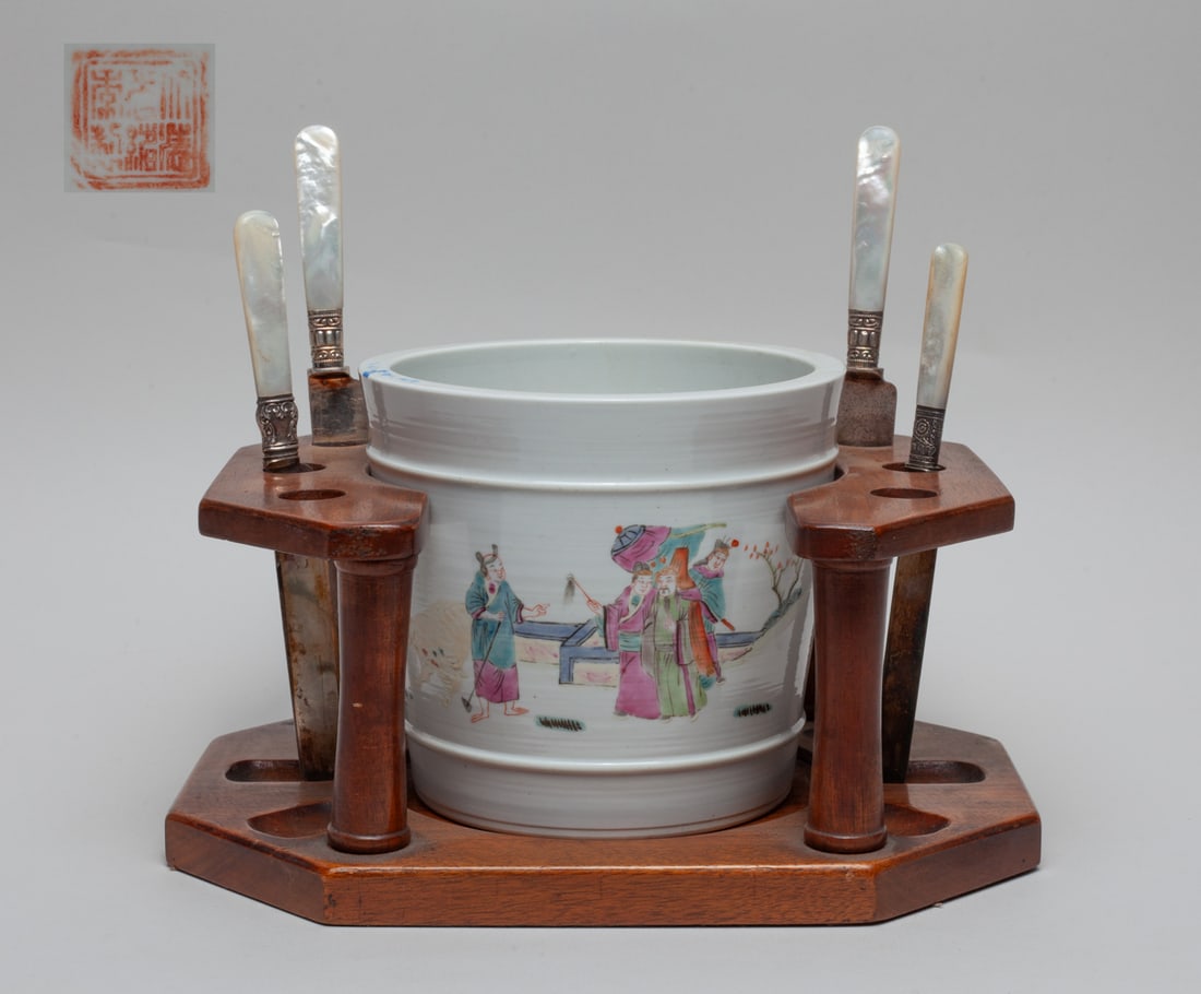 Chinese Export Porcelain Pot (1 of 14)