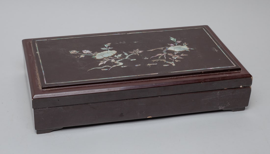Korean Lacquer Box Inlaid MOP (1 of 10)