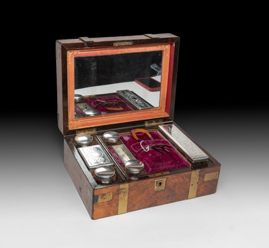 Victorian Lady Makeup Jewelry Travel Box (1 of 9)