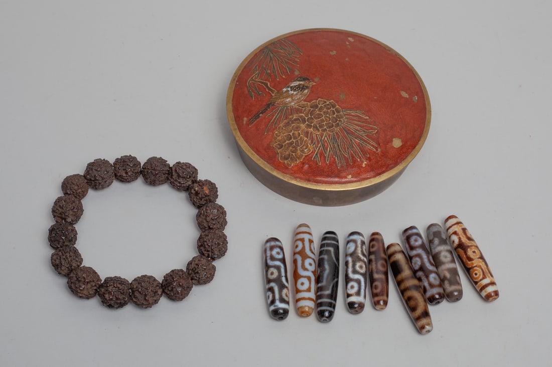 Chinese Sino-Tibetan Dzi Beads & Nuts (1 of 12)