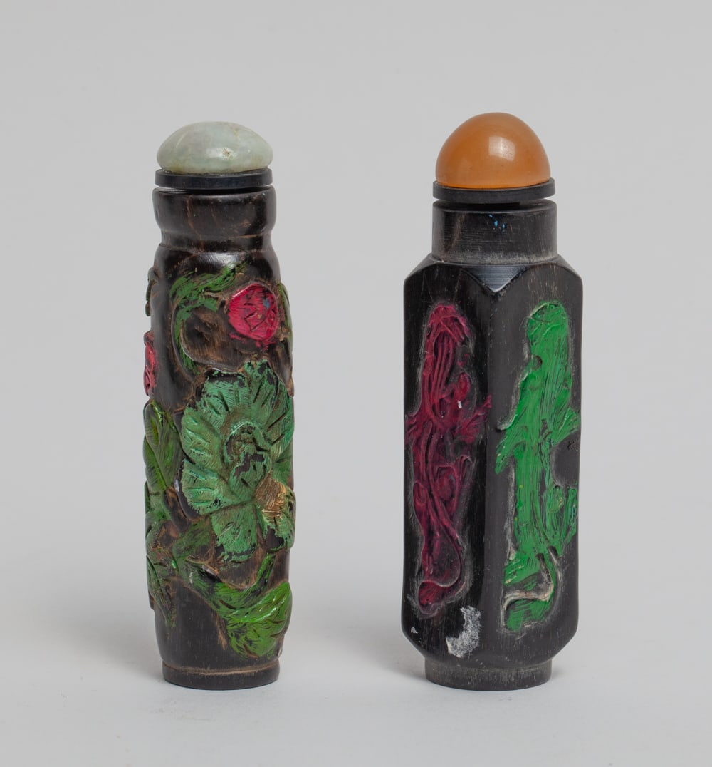 Two Chinese Horn Carved Snuff Bottles (1 of 13)