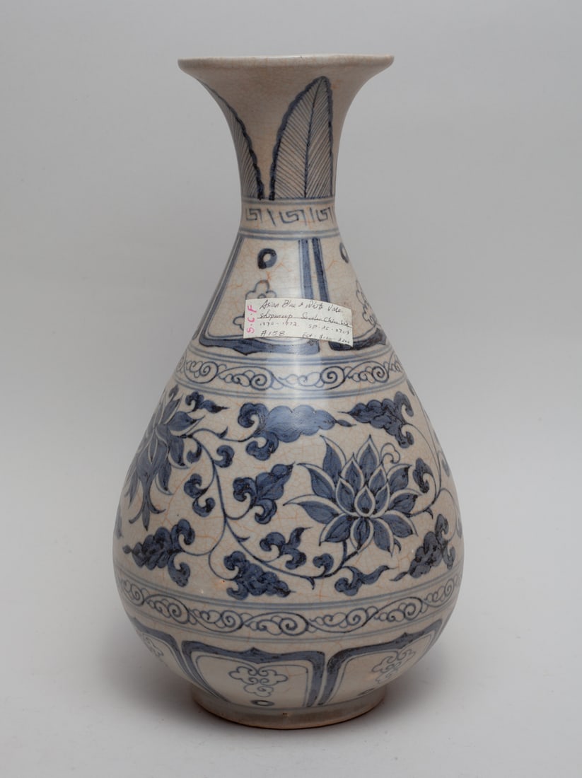 Chinese Shipwreck Porcelain Vase (1 of 13)