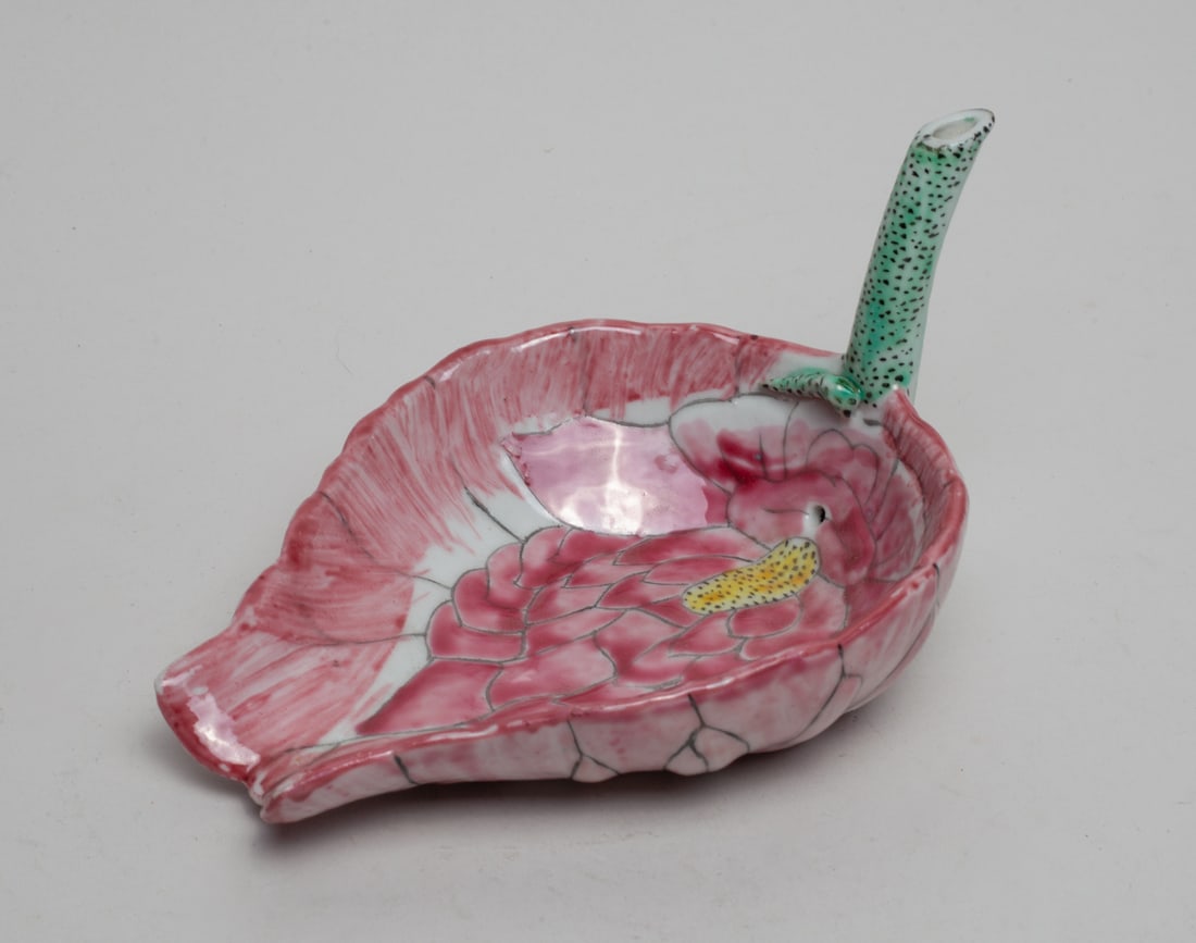 Chinese Export Porcelain Lotus Cup (1 of 11)