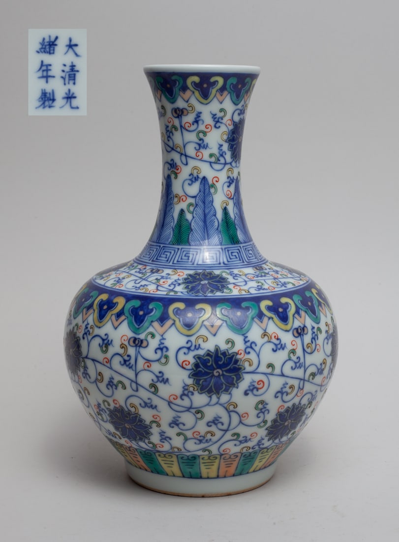 Chinese Export Porcelain Cabinet Vase (1 of 8)