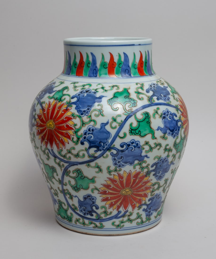 Large Chinese Export Porcelain Vase (1 of 10)