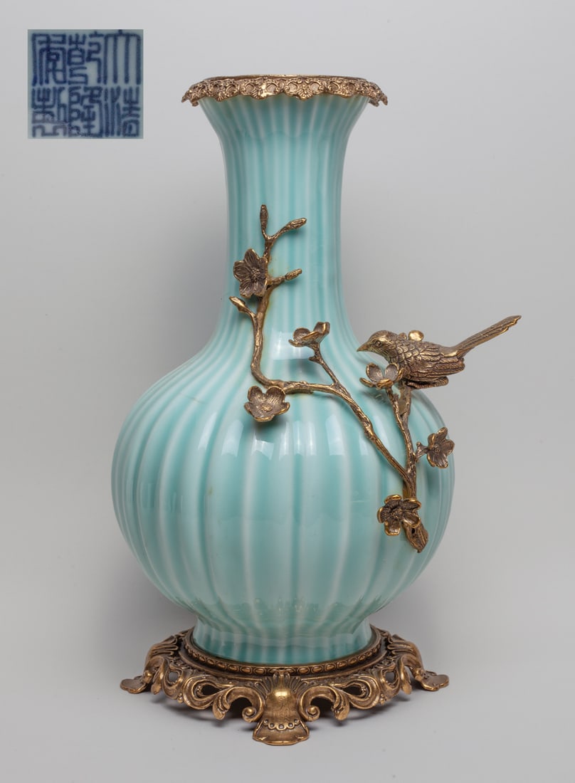 Chinese Export Porcelain Vase (1 of 11)