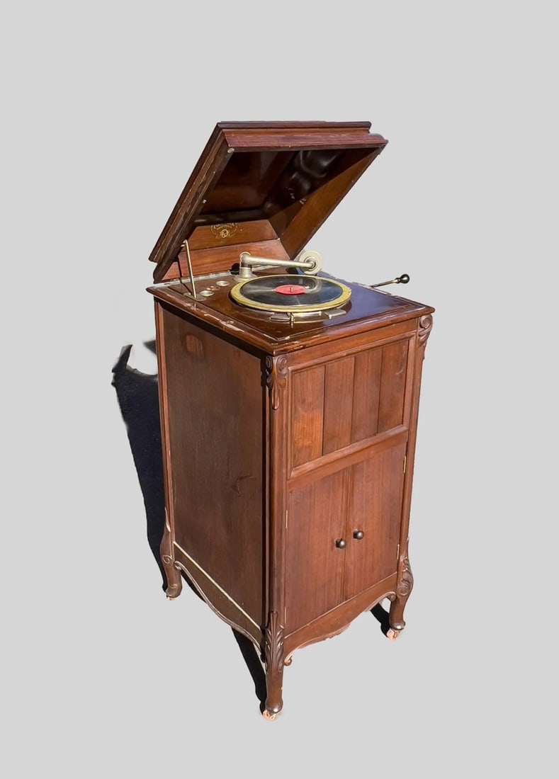 Vintage Columbia Phonograph (1 of 9)