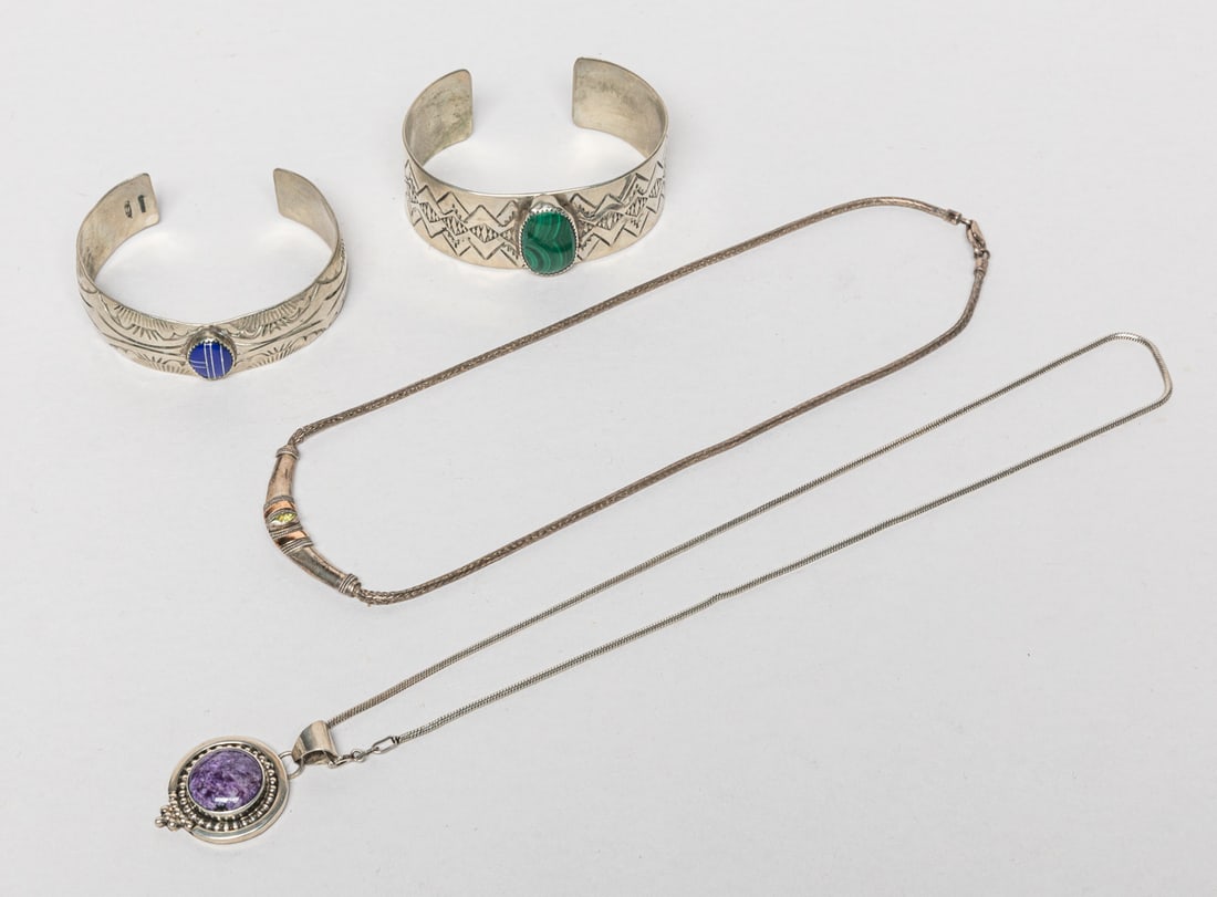 Silver Bangles & Necklaces: Including 2 cuff bangles and 2 necklaces, wherein the necklaces marked 925, decorated with gemstone. Approx. 85 gram (total weight).