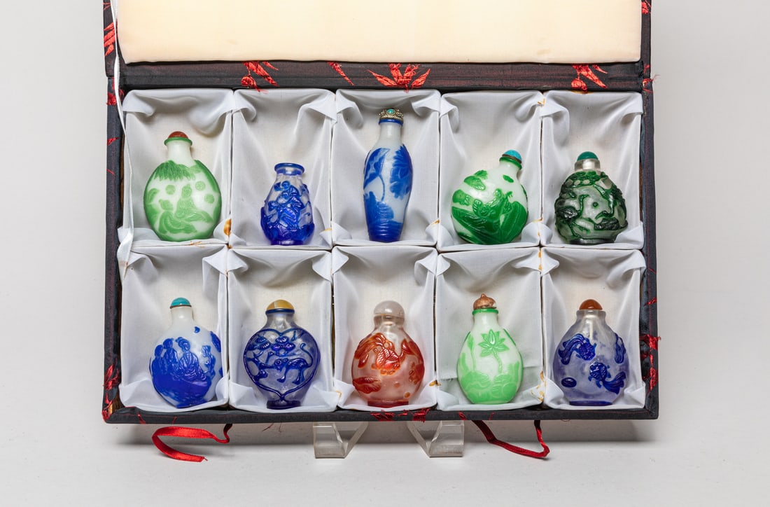 Box of Chinese Overlay Glass Snuff Bottles (1 of 12)