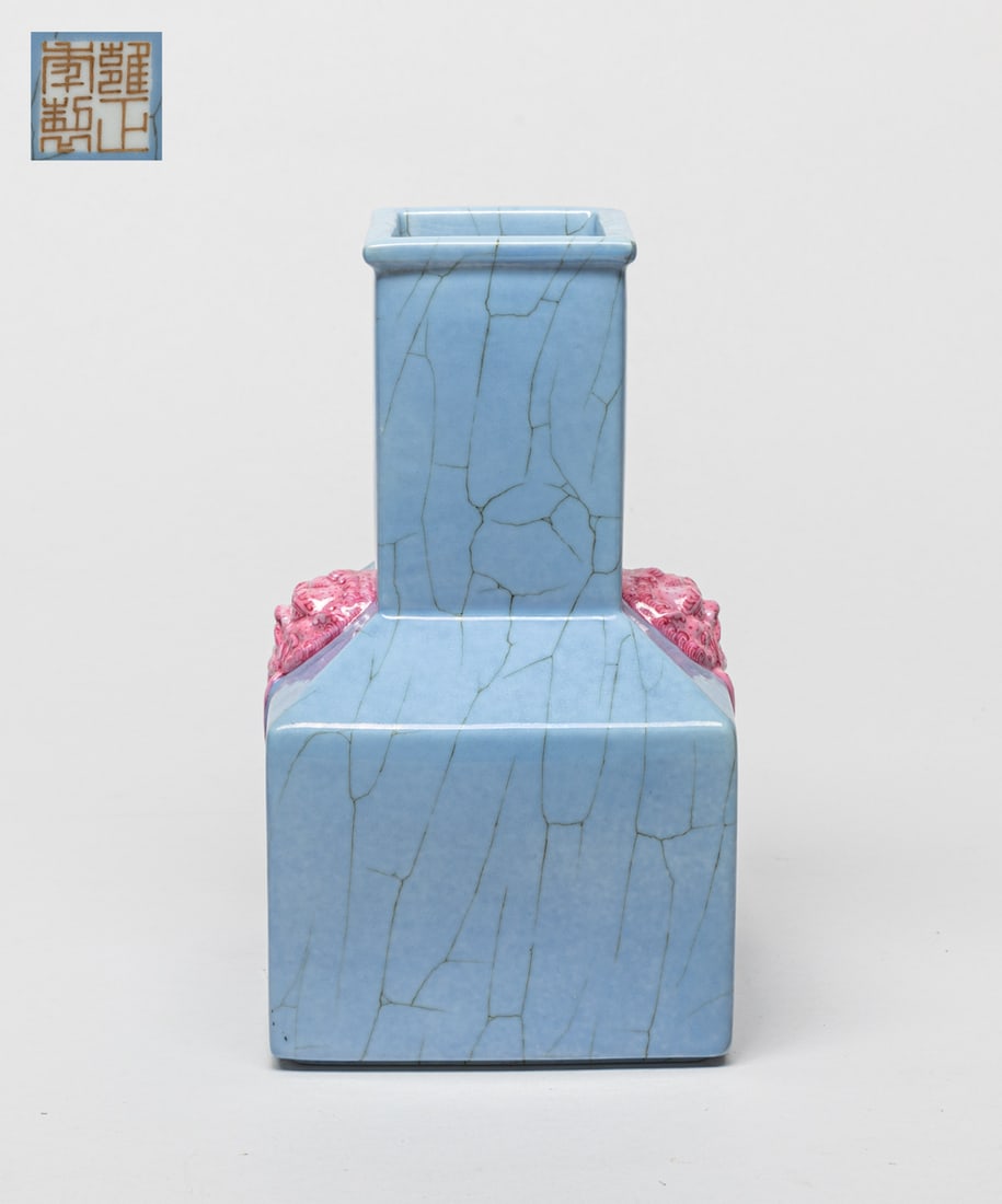 Chinese Export Porcelain Vase (1 of 11)