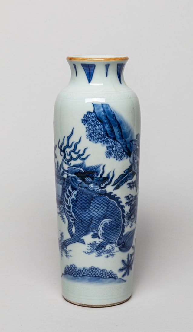 Chinese Export Porcelain Vase (1 of 12)