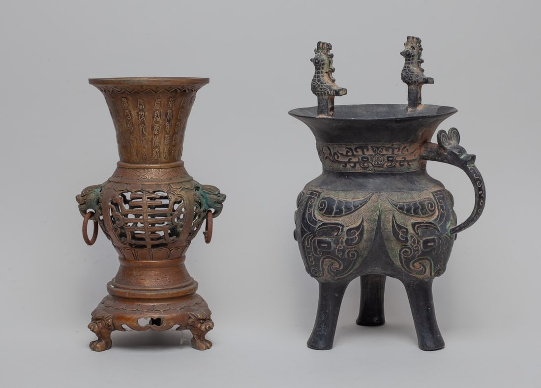 Two Chinese Bronze Vases (1 of 11)