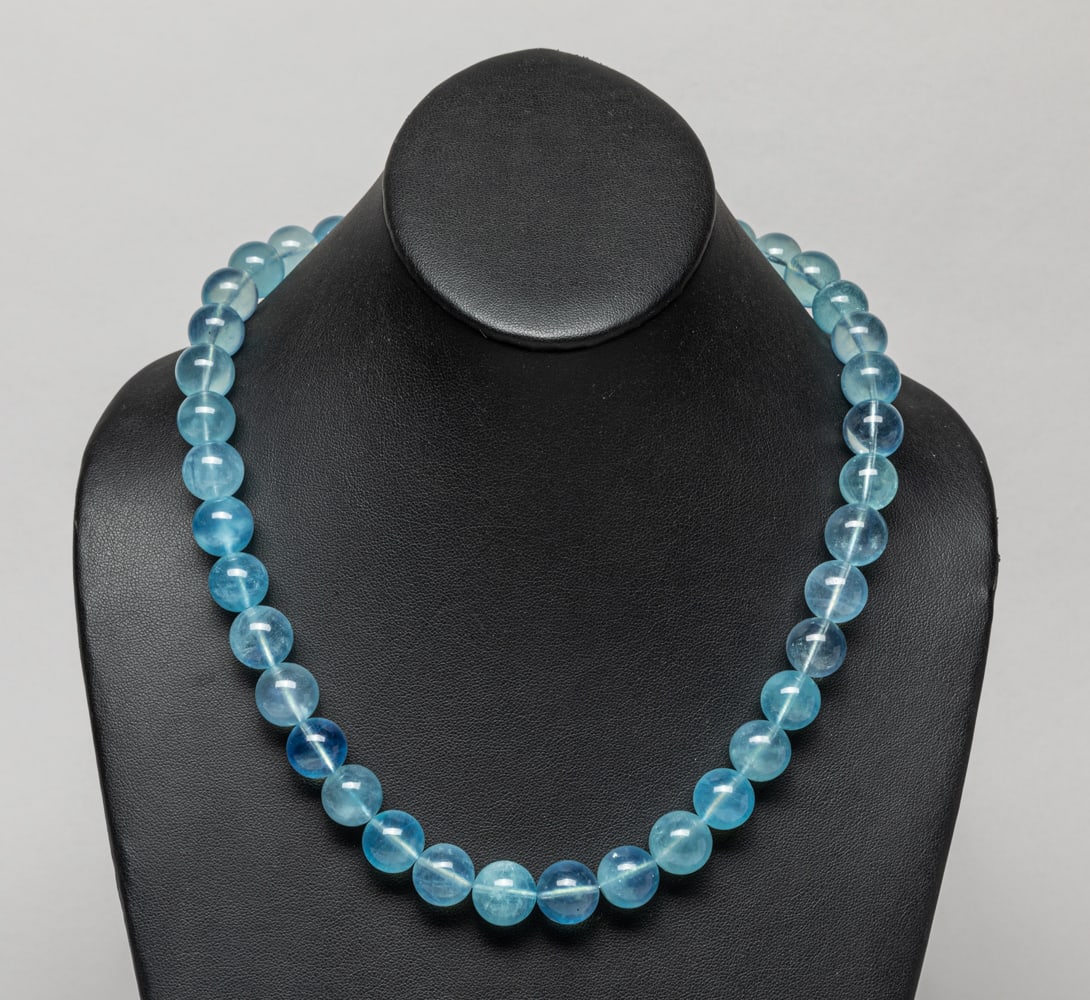 High Quality Aquamarine Necklace: A collectible necklace decorated with a string of aquamarine beads. Approx. 21 inches (Length).