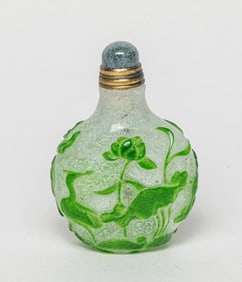 Rare Chinese Overlay Glass Snuff Bottle