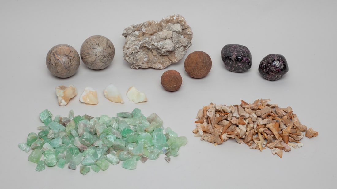 Fossil Dinosaur Balls, Garnet Balls & Teeth: Including size-different fossil dinosaur balls, garnet balls and a small bag of teeth. Sizes vary.