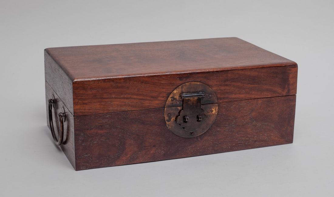 Chinese Wood Jewelry Box: Collectible Chinese wood carved jewelry box. Approx. 9.7-5.8-3.6 inch (box size).