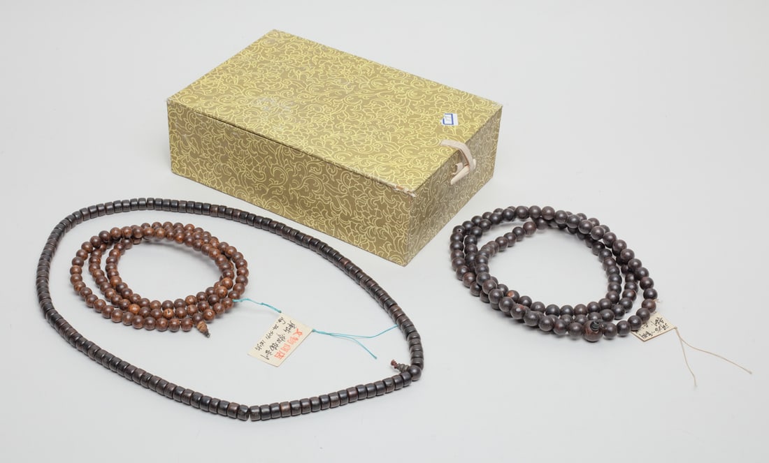 Chinese Export Agarwood Beads (1 of 9)