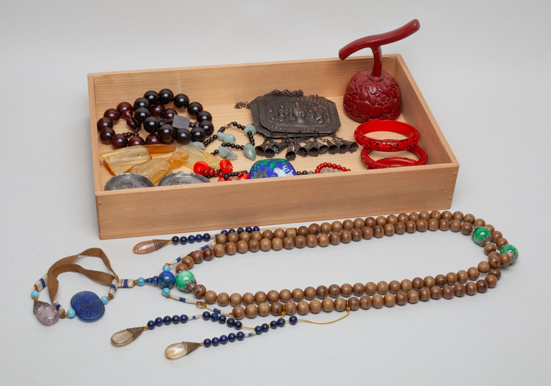 Estate Chinese Agarwood & Decors: Including a Chinese agarwood necklace, wrist lace and bands and beads, snuff bottle, earrings and other decors with a tray. Sizes vary.