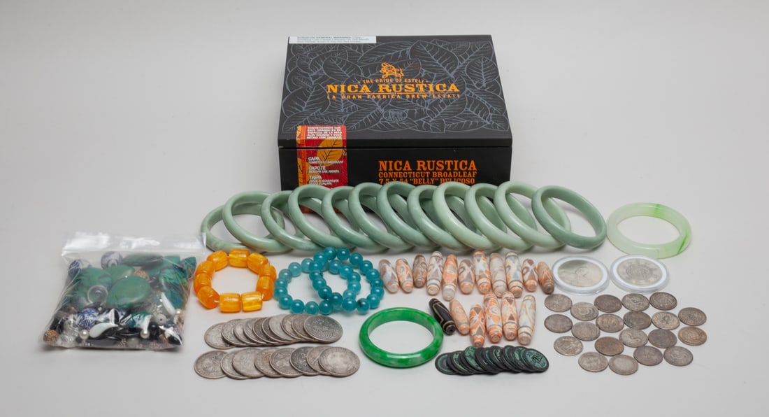 Estate Chinese Bangles, Fengshui Coins & Decors (1 of 12)