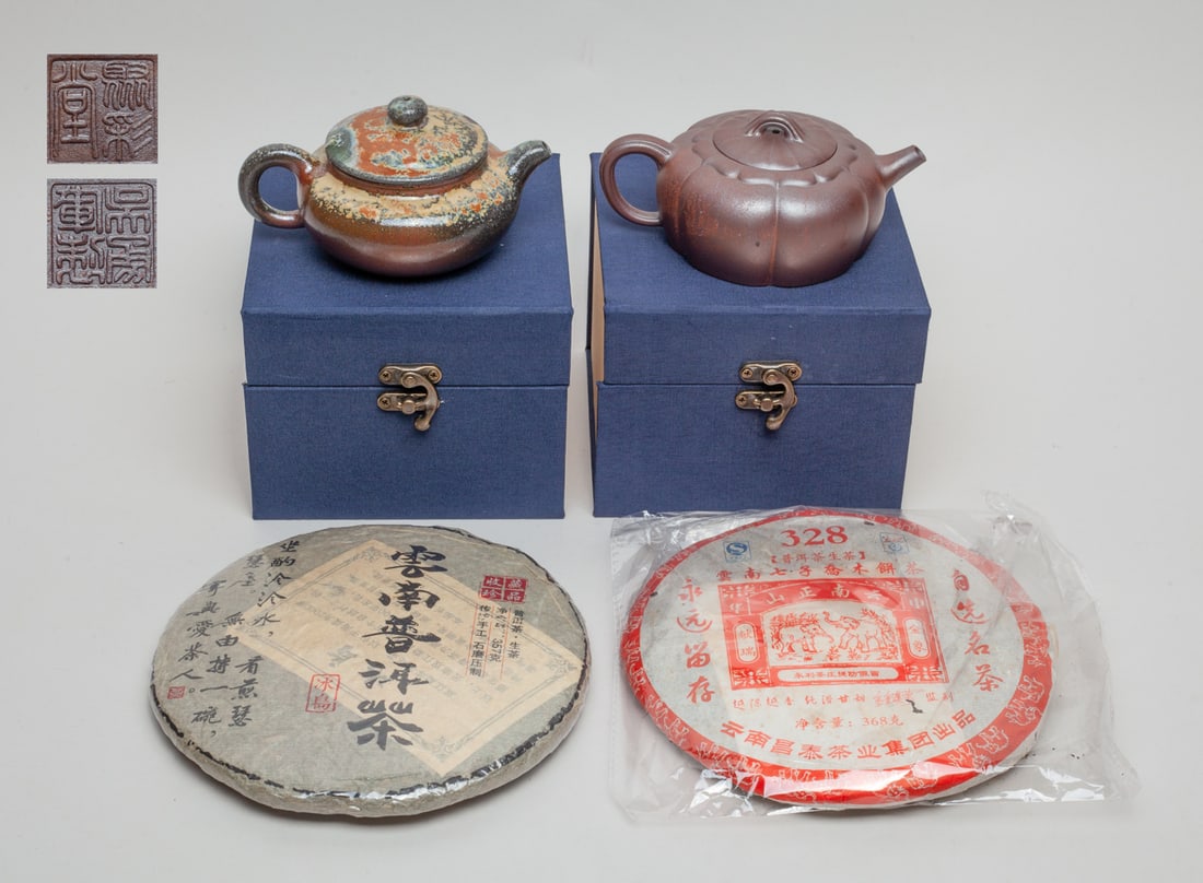 Estate Chinese Tea Pots & Tea Sticks (1 of 15)