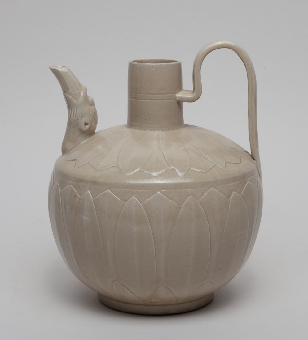 Chinese Ding Ware Porcelain Pot (1 of 10)