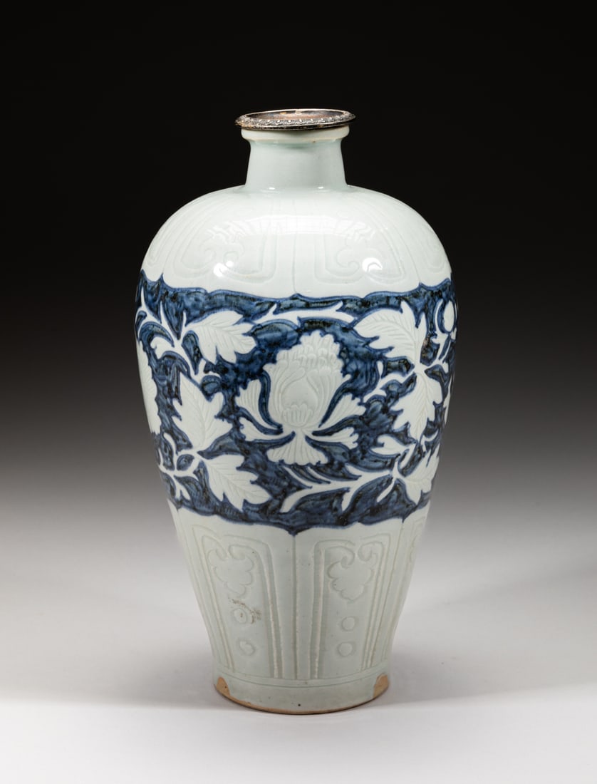 Chinese Blue & White Porcelain Vase (1 of 10)